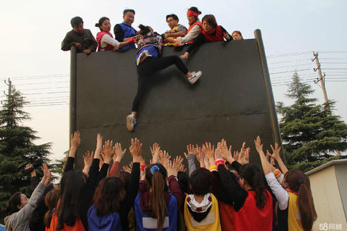 進(jìn)行拓展訓(xùn)練時(shí)除了要注意拓展訓(xùn)練器材安全問題還要注意什么？