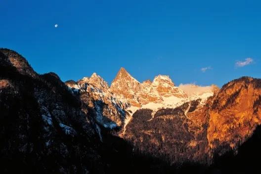 云南旅行經(jīng)典路線攻略！邂逅雪域圣境，醉心云海奇觀