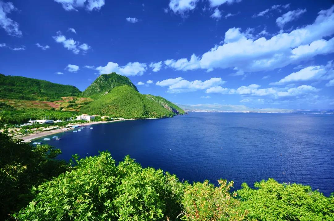 夏天避暑到云南，云南氣候四季如春 還有免費(fèi)的藍(lán)天白云相伴 炎炎夏日