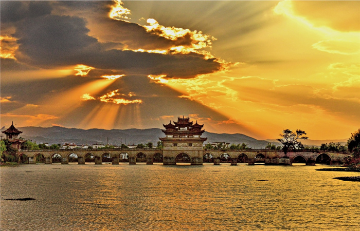 “5.19”相約建水，徜徉在鳳凰花的海洋，遇見不一樣的建水，體驗(yàn)天然養(yǎng)吧康養(yǎng)之旅！