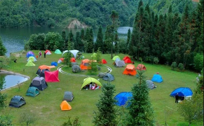 到個(gè)舊白云山水庫(kù) 露營(yíng)野炊看星星，享受大自然的寵愛