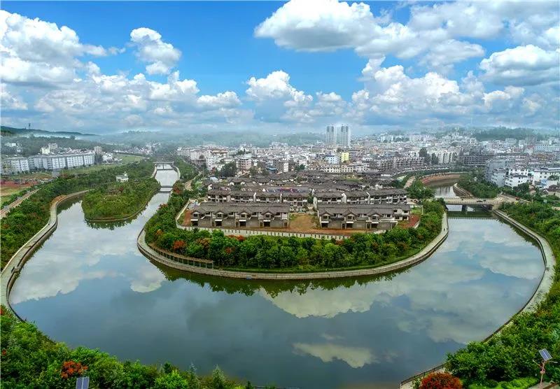 背上行囊，逃離喧囂  循遠古印跡，隨非遺傳人  開啟“見人見物見生活”的非遺旅程吧！