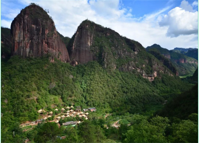 春到黎明百花開(kāi),到黎明去看丹霞風(fēng)貌！