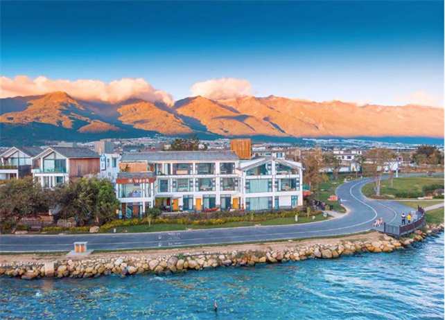 被評為大理州2021年度最佳旅游美宿”酒店,蒼山洱海間,帶你詩意棲居。