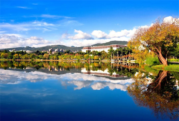 紅河旅游 “中國(guó)天然氧吧城市”----紅河彌勒